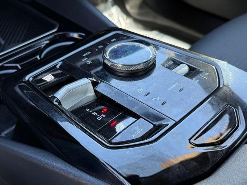 Used 2025 BMW 5 Series 530i xDriveImage 21