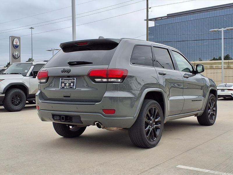 Used 2021 Jeep Grand Cherokee Laredo XImage 8