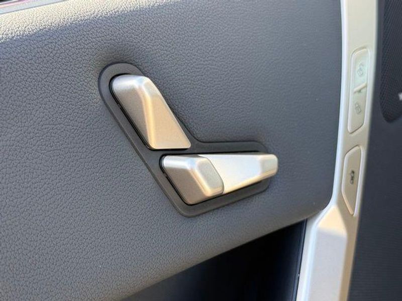 Used 2026 BMW iX xDrive60Image 20