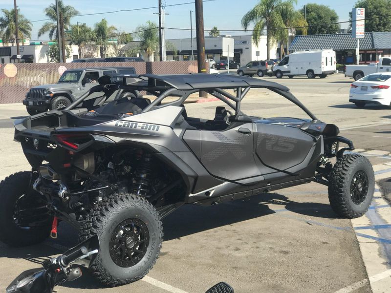 2025 Can-Am MAVERICK R MAX X RS WITH SMART-SHOX 999T DCT Image 3