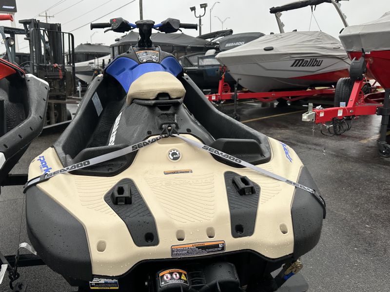 2025 SEADOO SPARK TRIXX FOR 1 WITH SOUND SYSTEM SAND AND DAZZLING BLUE Image 6