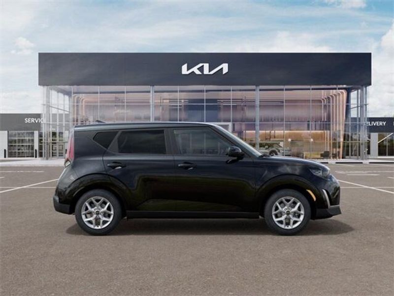 2025 Kia Soul LXImage 7