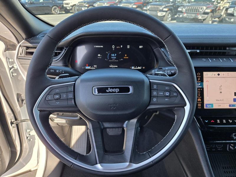 New 2026 Jeep Grand Cherokee Laredo Altitude 4x4