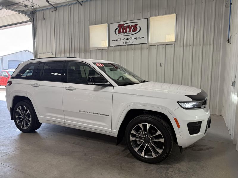 Used 2023 Jeep Grand Cherokee OverlandImage 1