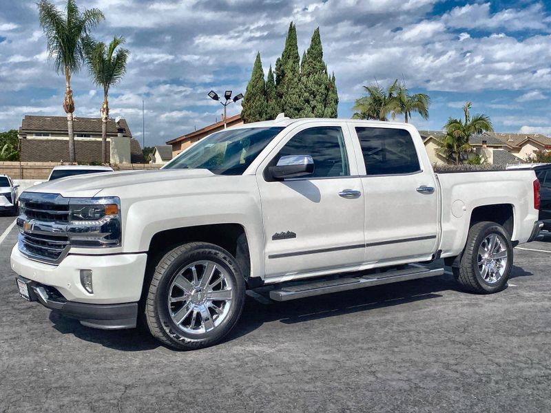 Used 2018 Chevrolet Silverado 1500 High CountryImage 2