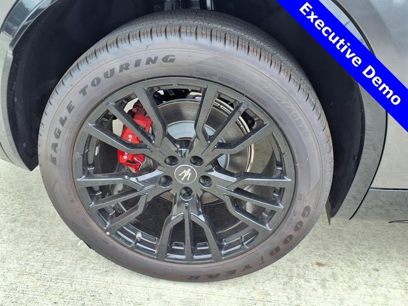 New 2025 Maserati Grecale ModenaImage 5