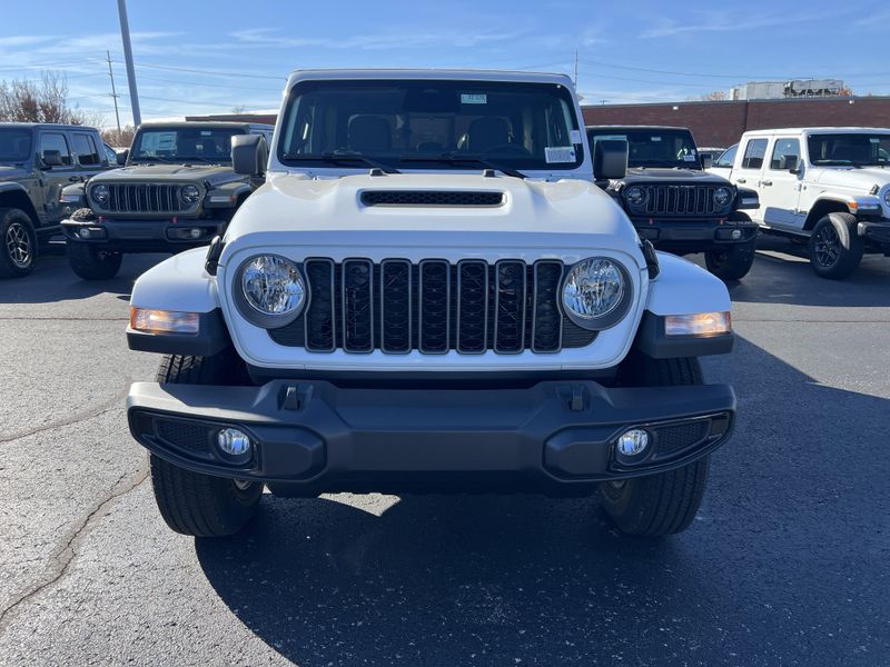 New 2026 Jeep Gladiator Sport S 4x4Image 2