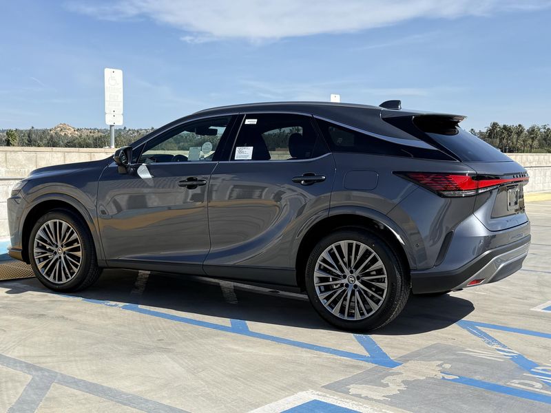 New 2026 Lexus RX 450h+ LuxuryImage 9