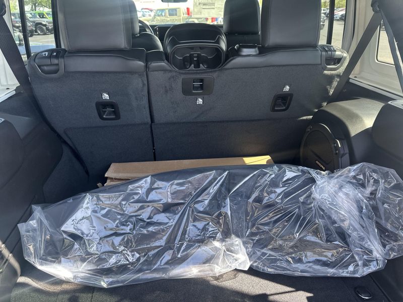 New 2025 Jeep Wrangler 4-door Rubicon 392Image 12