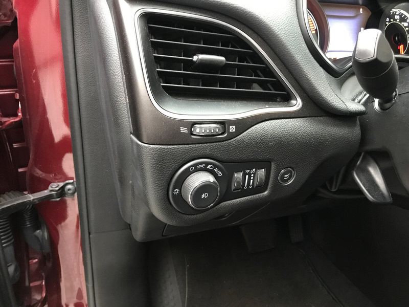 Used 2021 Jeep Cherokee TrailhawkImage 4