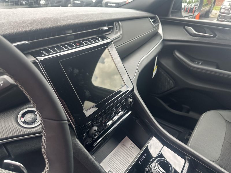 New 2025 Jeep Grand Cherokee L Laredo X 4x4Image 24