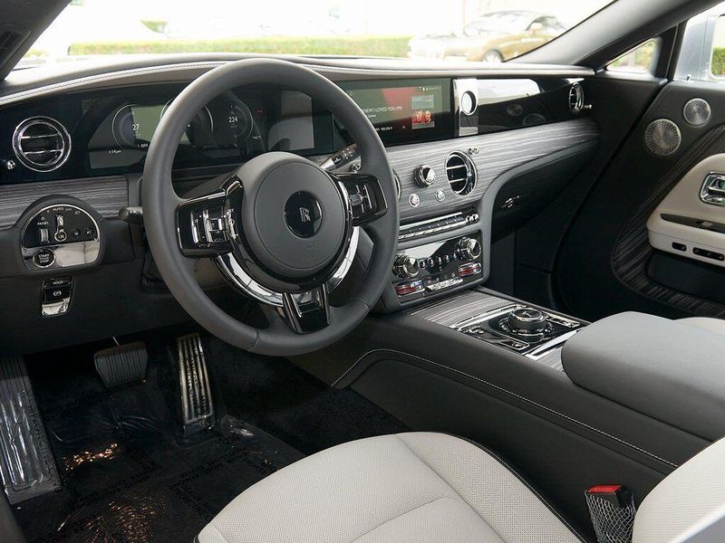 New 2025 Rolls-Royce Spectre Image 10