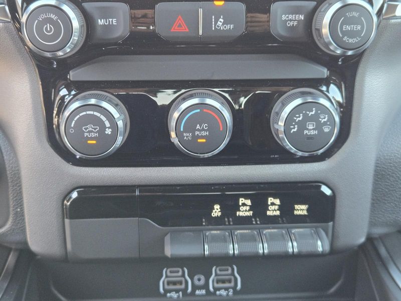 New 2026 RAM 1500 Express Crew Cab 4x4 5'7' Box