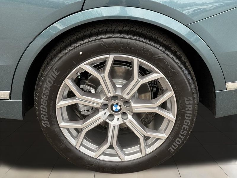 2025 BMW X7 xDrive40iImage 17