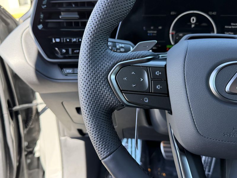 New 2026 Lexus TX 500h F SPORT Performance LuxuryImage 22