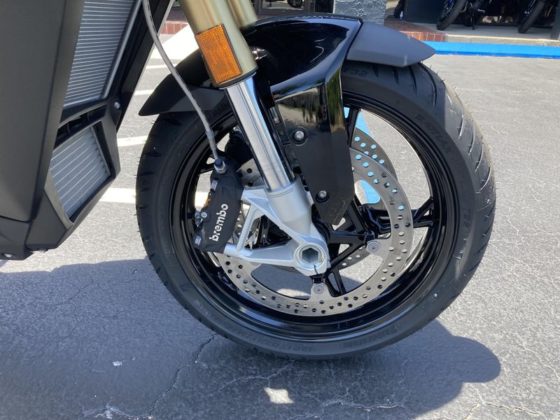 2025 BMW S 1000 XR 