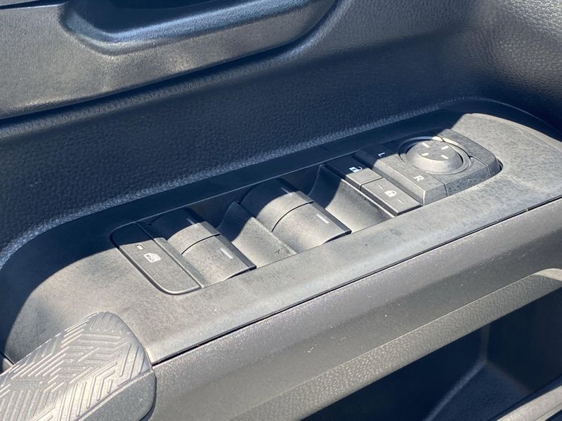 Used 2025 Toyota Tacoma SR5Image 17