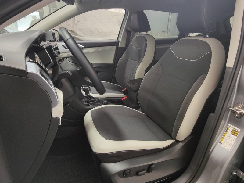 Used 2025 Volkswagen Taos SE 4-Motion AWDImage 12