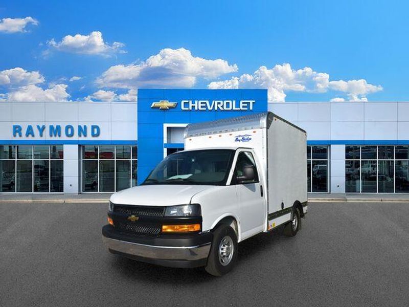 New 2026 Chevrolet Express 3500 Work VanImage 5