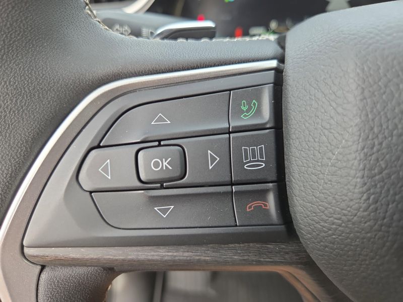 2023 Jeep Grand Cherokee Base photo 31