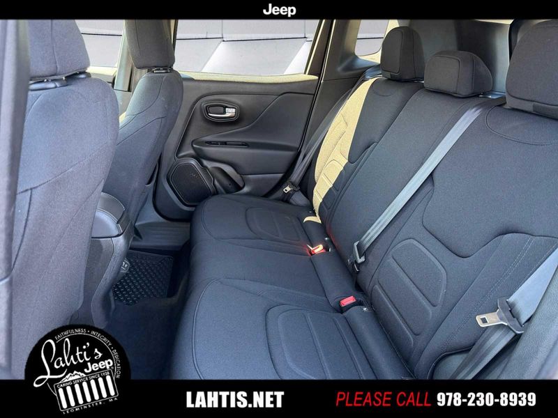 2022 Jeep Renegade Latitude photo 15