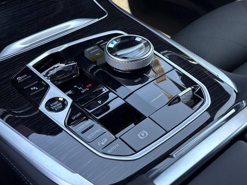 New 2027 BMW X7 xDrive40iImage 24