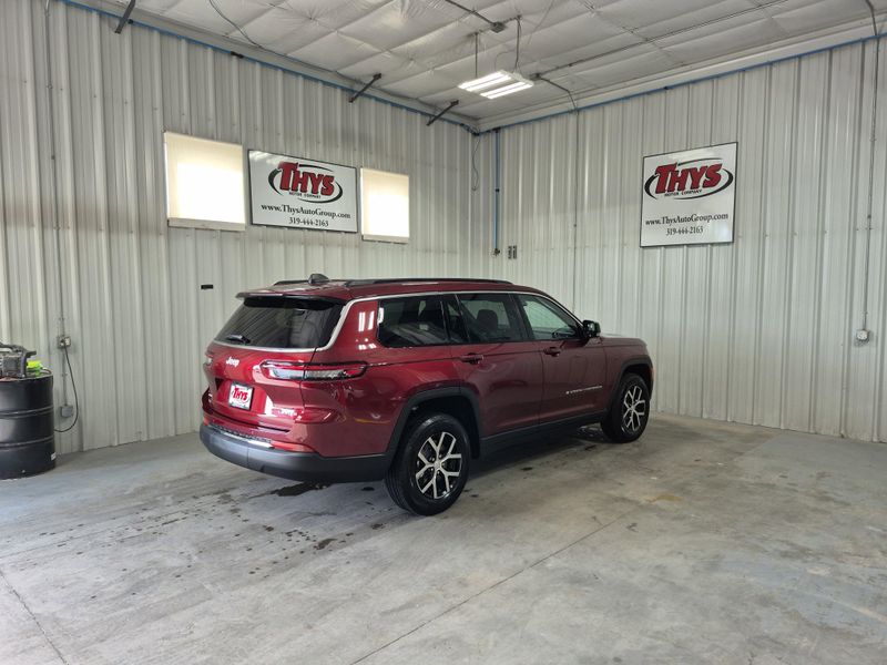 New 2025 Jeep Grand Cherokee L Limited 4x4Image 5