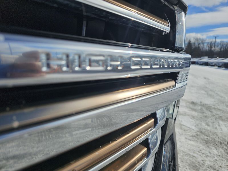 Used 2024 Chevrolet Suburban High CountryImage 27