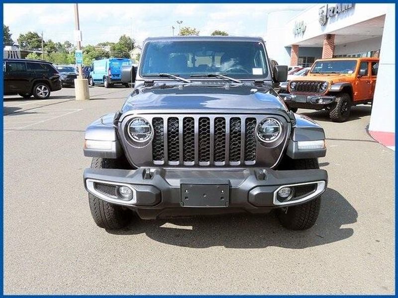 2022 Jeep Gladiator Sport photo 3
