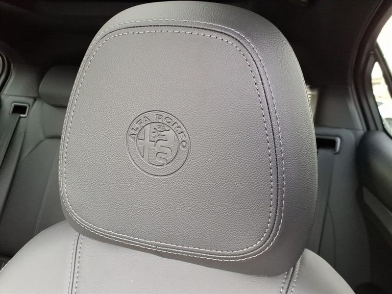 New 2025 Alfa Romeo Stelvio AWDImage 17