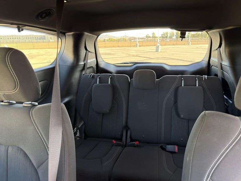 Used 2019 Chrysler Pacifica Touring PlusImage 17