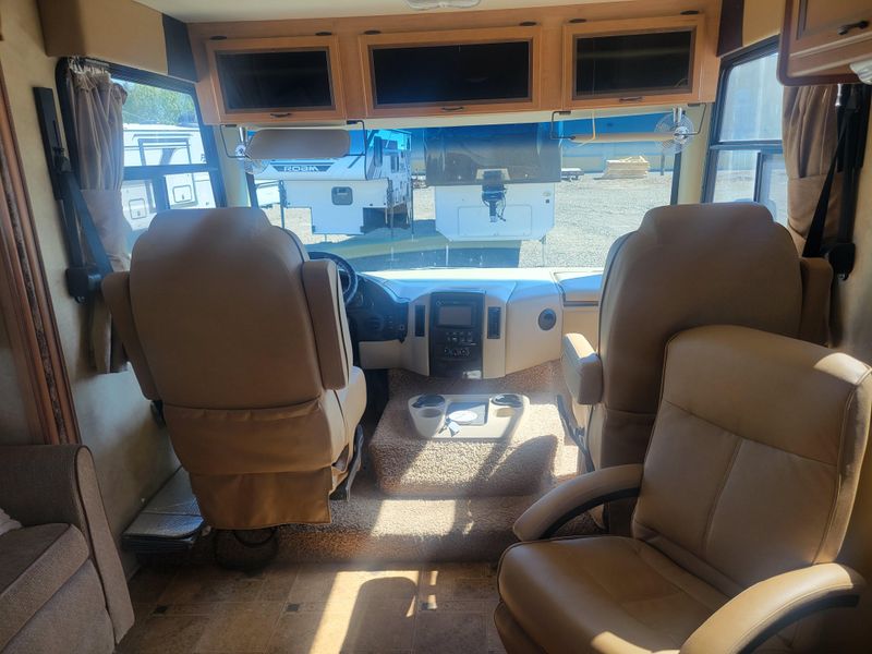 Used 2012 THOR M-32A  FORD Image 24