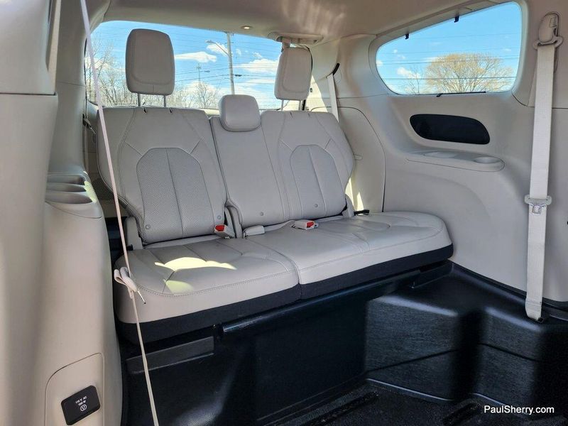 2017 Chrysler Pacifica Touring-L PlusImage 33
