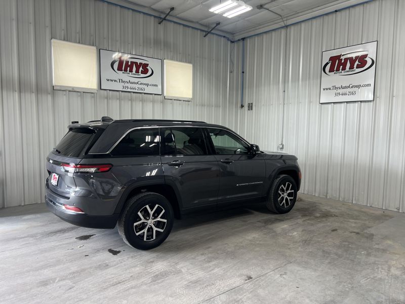 Used 2025 Jeep Grand Cherokee LimitedImage 4