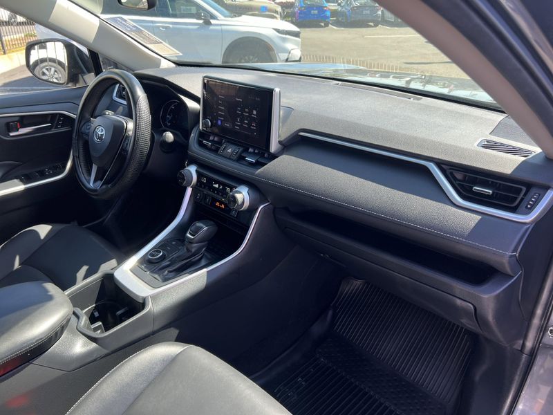 2023 Toyota RAV4 Hybrid XLE PremiumImage 27
