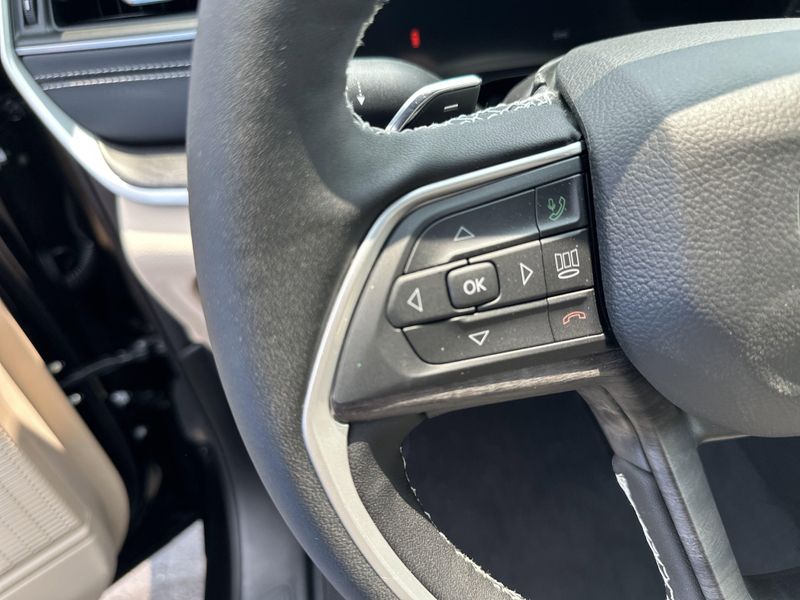 New 2025 Jeep Grand Cherokee L Limited 4x4Image 24