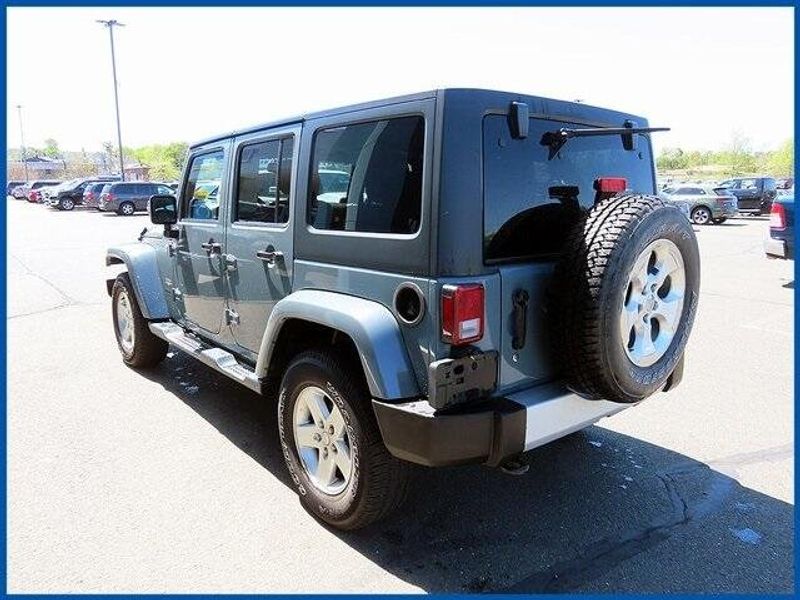 2014 Jeep Wrangler Unlimited SaharaImage 5