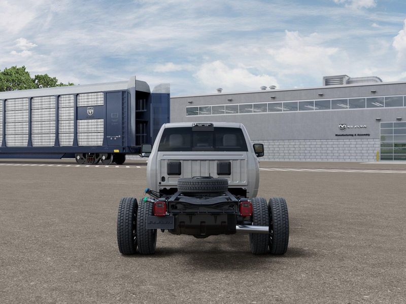 New 2026 RAM 4500 Big Horn Chassis Crew Cab 4x4 60
