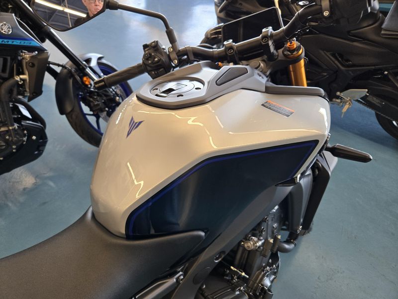 2025 Yamaha MT09 SP LIQUID METAL RAVEN Image 13