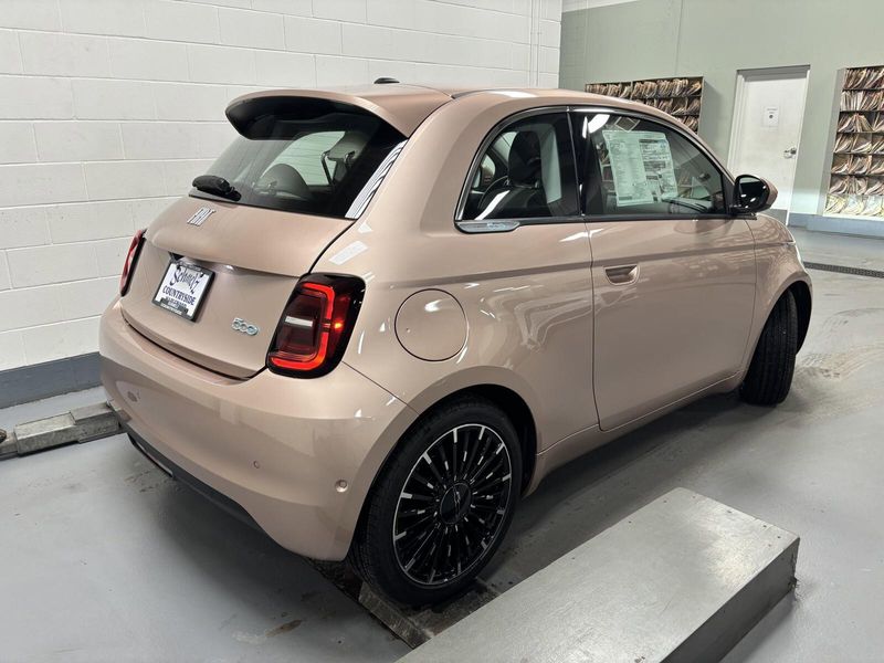 2024 Fiat 500e Inspired By BeautyImage 8