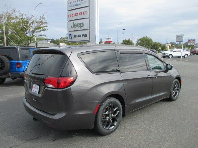 2018 Chrysler Pacifica Touring L PlusImage 7