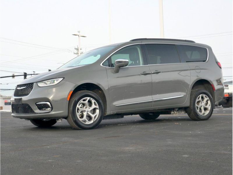 2022 Chrysler Pacifica Touring LImage 8