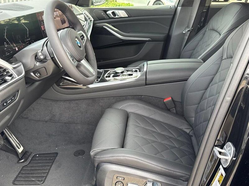 New 2027 BMW X7 xDrive40iImage 17