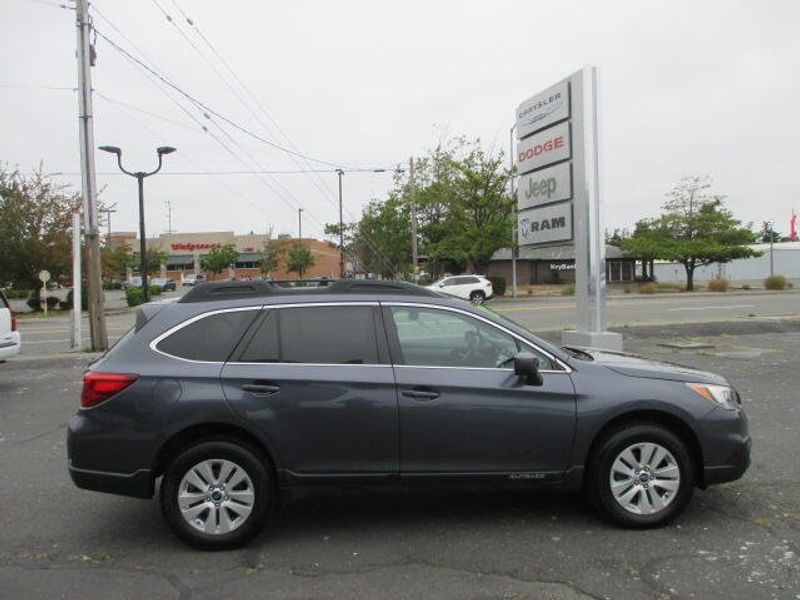 Used 2017 Subaru Outback PremiumImage 6