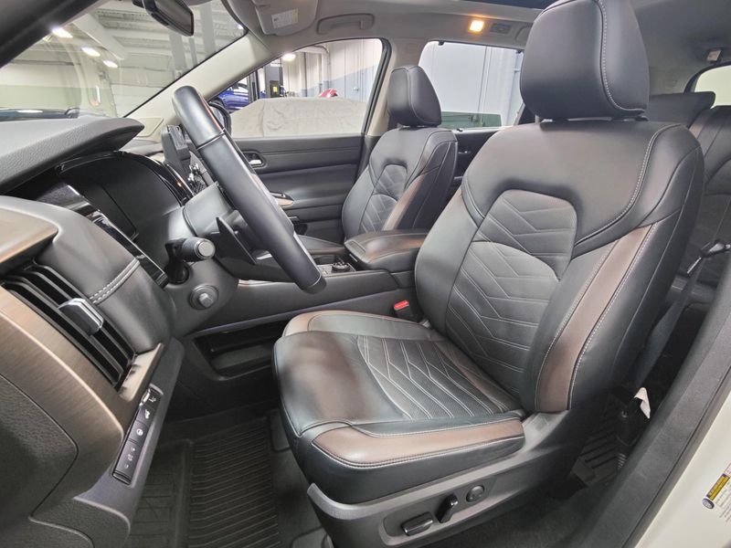 2023 Nissan Pathfinder Platinum V6 AWD BlackImage 20