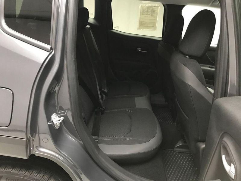 Used 2023 Jeep Renegade LatitudeImage 19