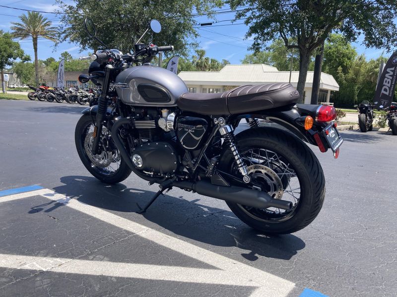 2025 Triumph BONNEVILLE T120 BLACK