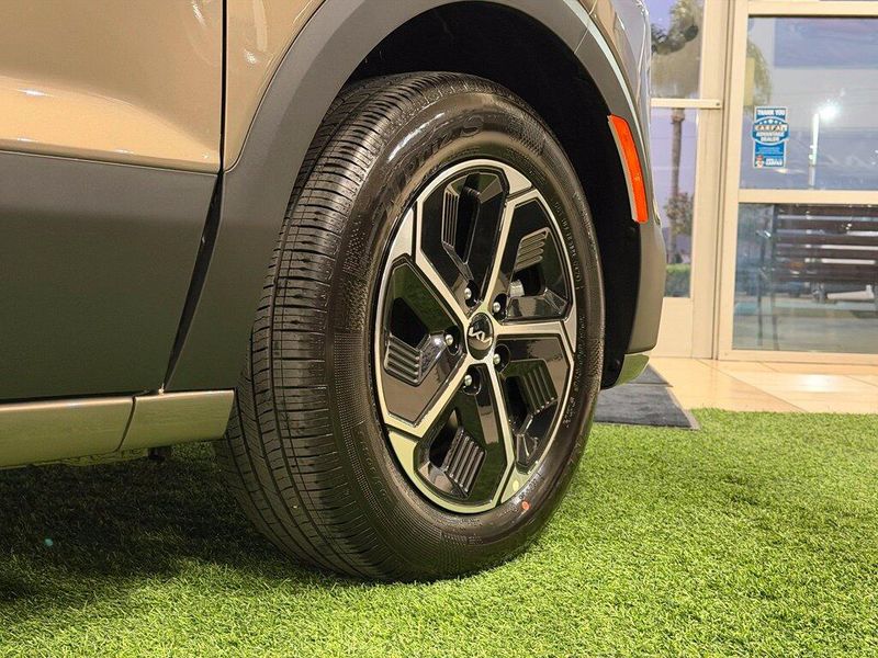New 2027 Kia Niro LXImage 7