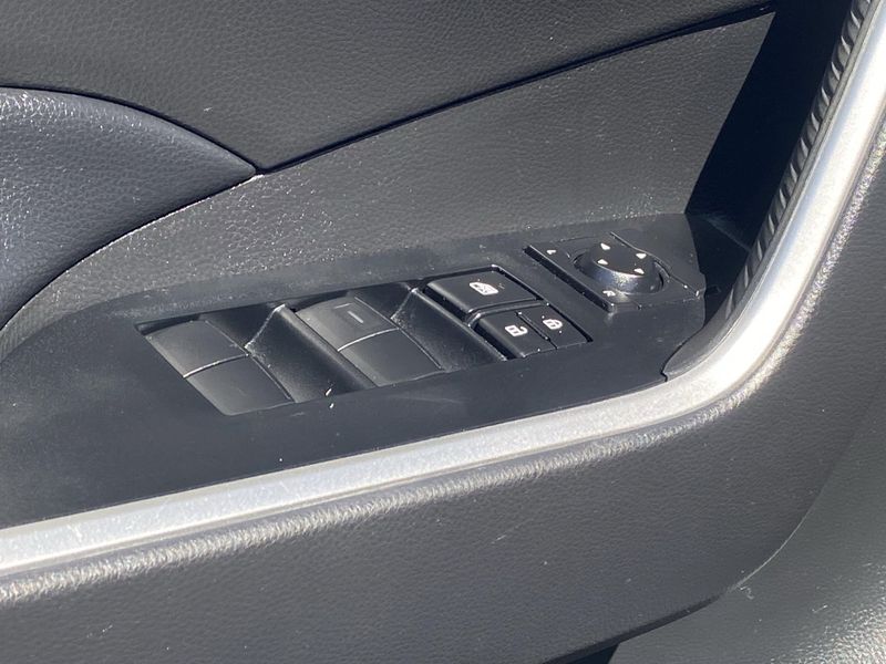 Used 2021 Toyota RAV4 LEImage 18