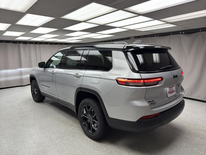 New 2025 Jeep Grand Cherokee L Limited 4x4Image 2